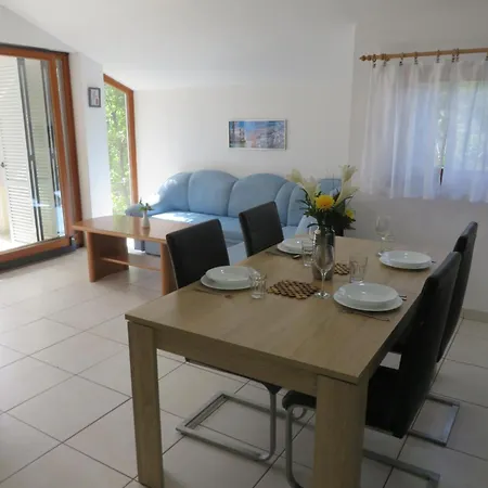 Apartman & Pine Biograd na Moru