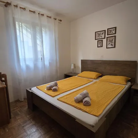 Apartman & Pine Biograd na Moru